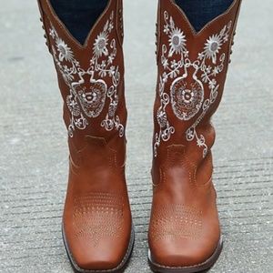 New women’s cowboy boots